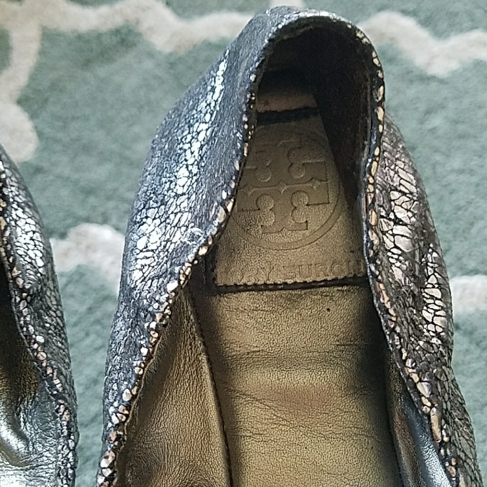 💋SOLD TORY BURCH Silver Flats Sz 8 1/2 - Picture 3 of 6